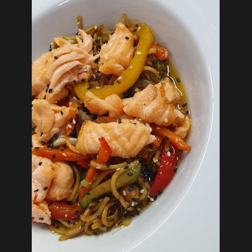 523.Wok with Salamon 